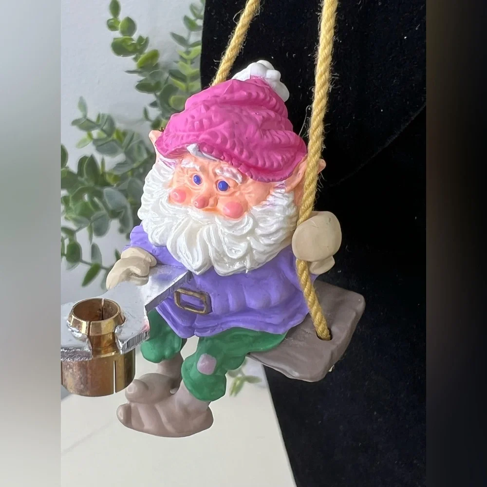 1987 Hallmark Keepsake Magic Lighted North Pole Power and Light Elf Orna…